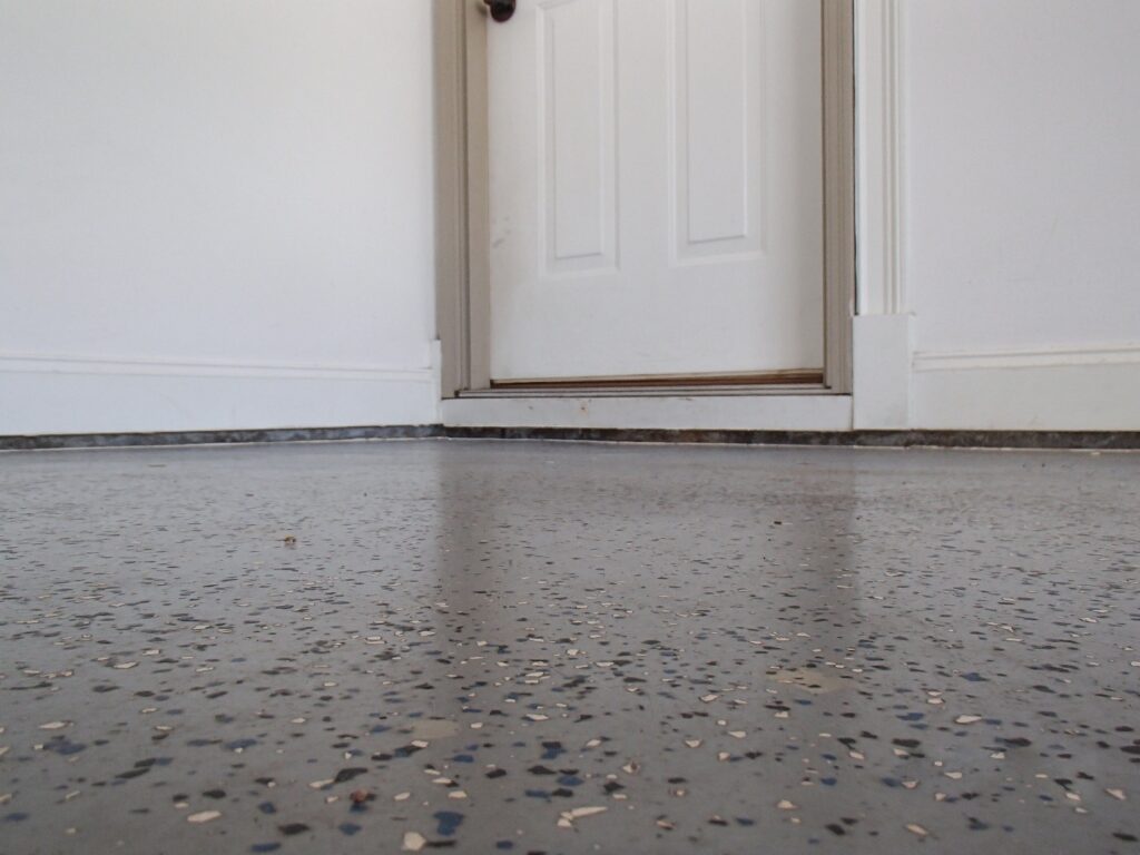 660487260cfa8_cnrescrpolylevelgarage-floor01before