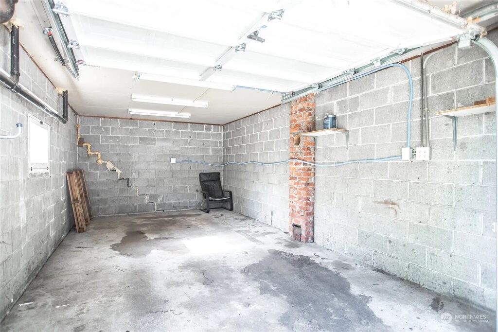 stairstep-cracking-foundation