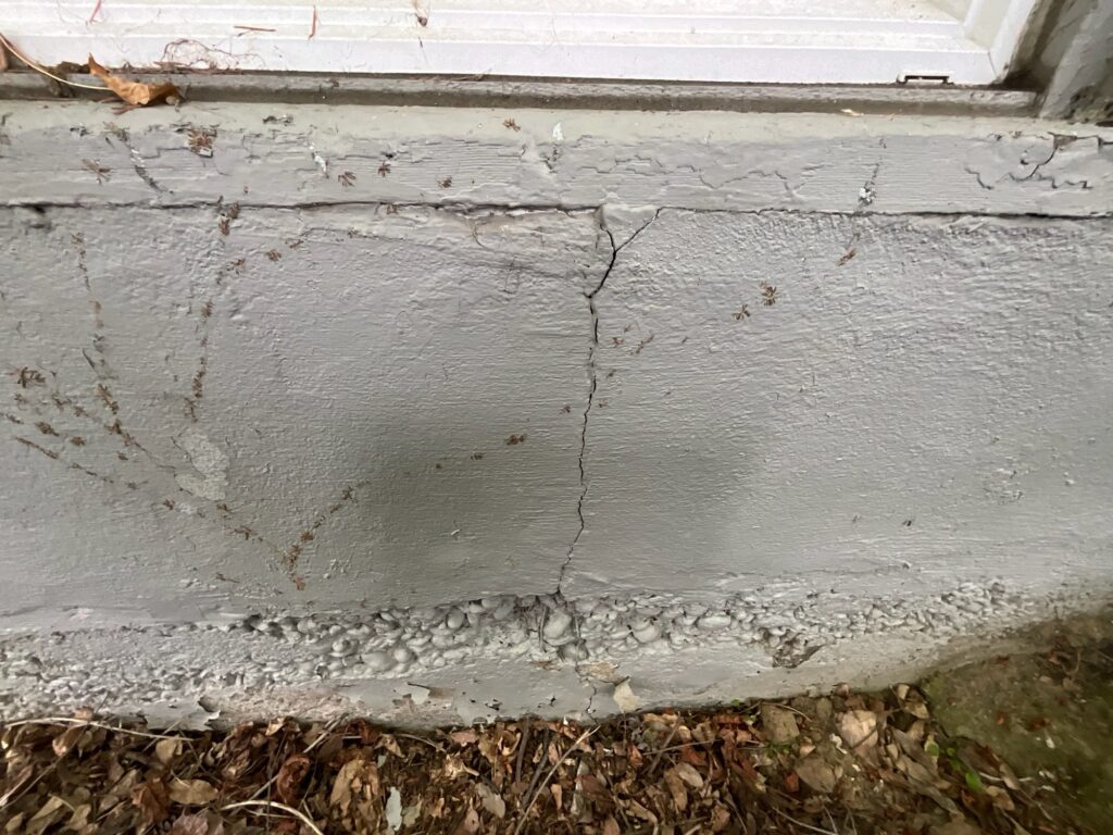 vertical-hairline-crack-foundation-wall